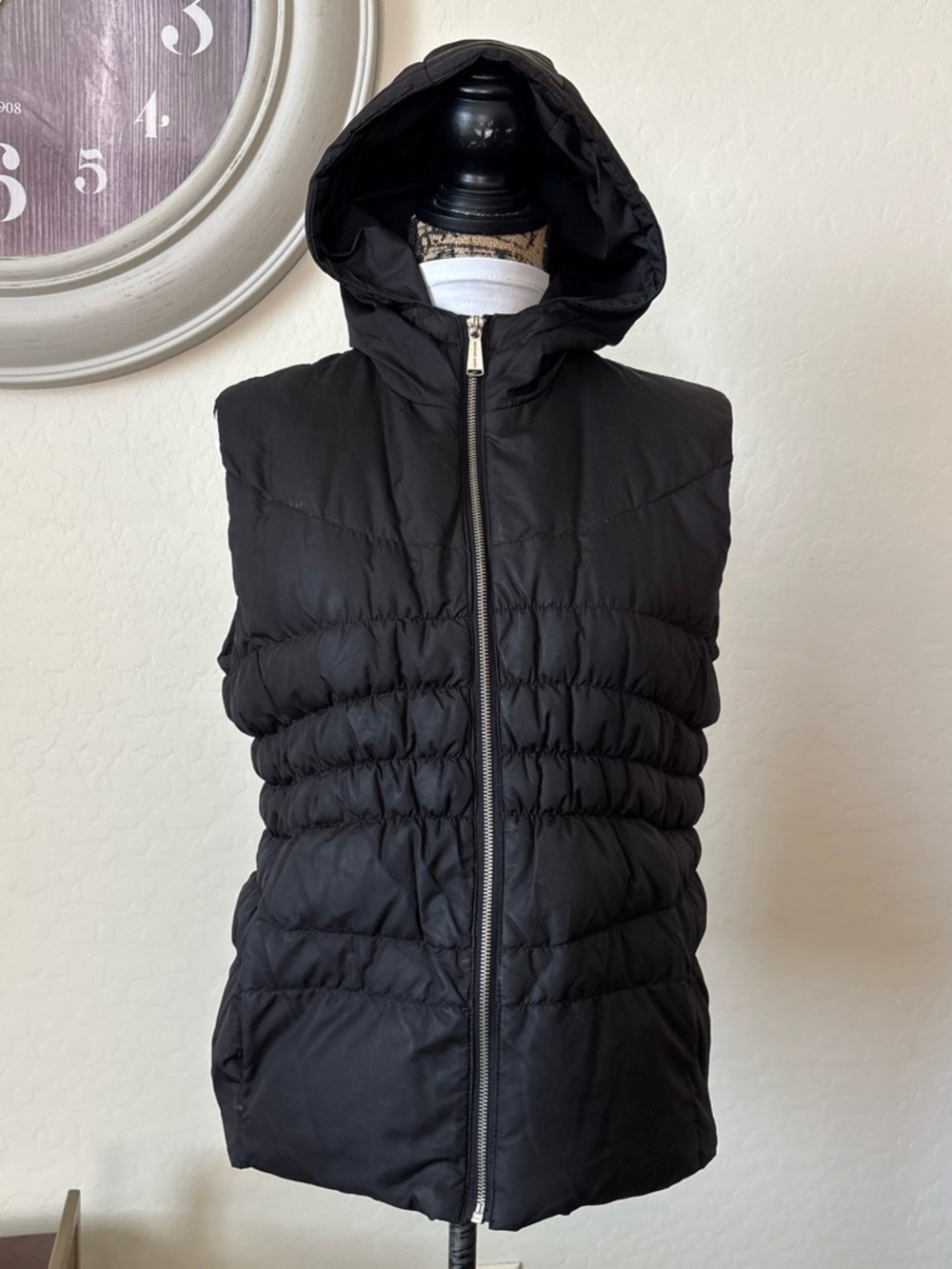 Michael Kors women’s Black Hooded Puffer Vest down filled. M